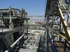 Abb. 5.4.3: Sortieranlage zur Abtrennung der Diamanten. Konventionelles Mahlen des Gesteins zerstörte etwa die Hälfte der großen Diamanten, so dass verbesserte Explorations- und Produktionstechniken auf diesen Umstand nun Rücksicht nehmen.